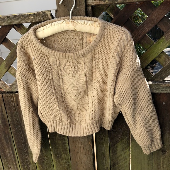 Cropped cable-knit sweater - Picture 6 of 7